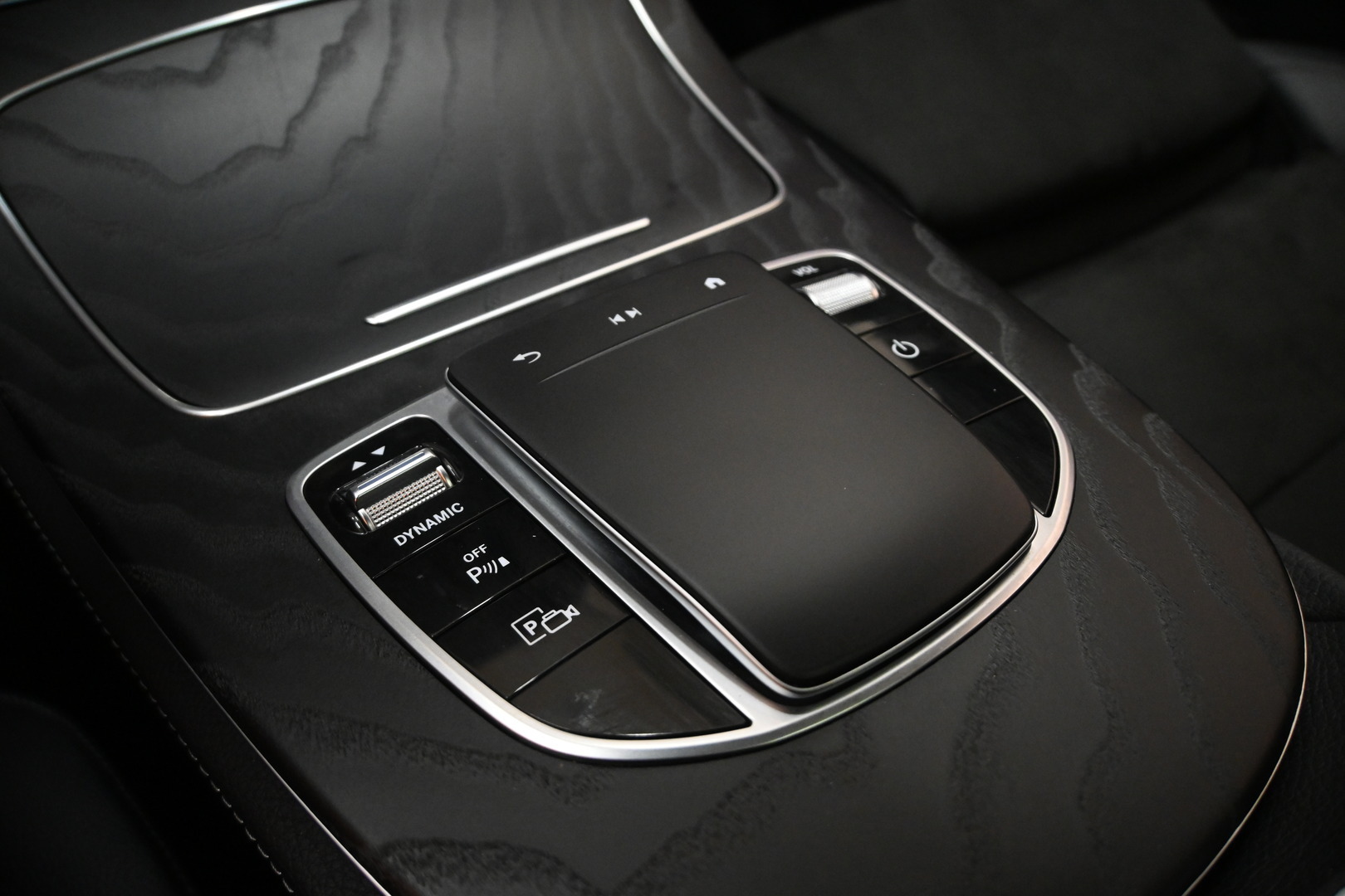 MERCEDES-BENZ E 2021