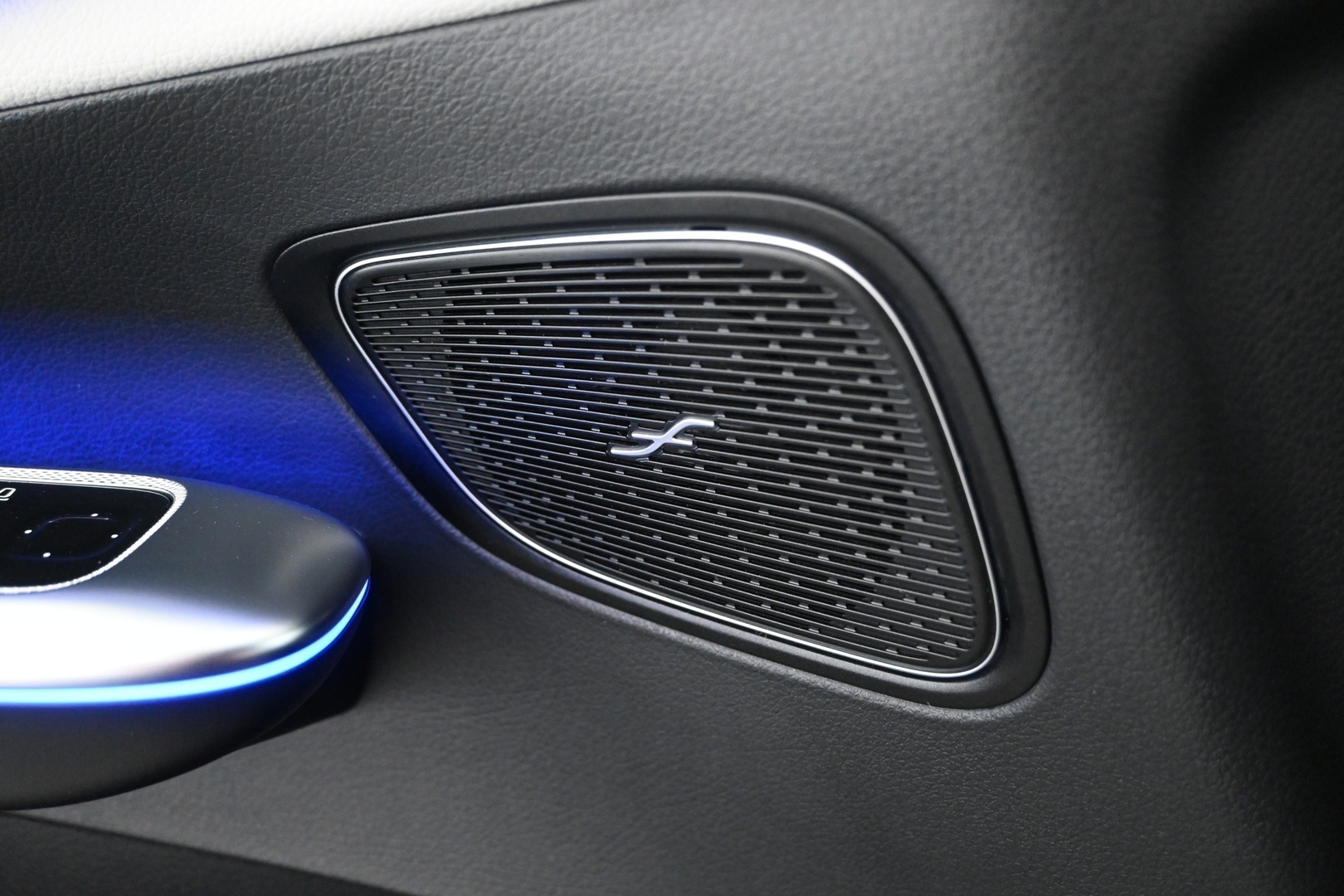 MERCEDES-BENZ GLC 2023