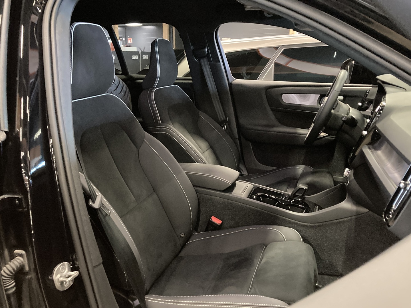 VOLVO XC40 2024