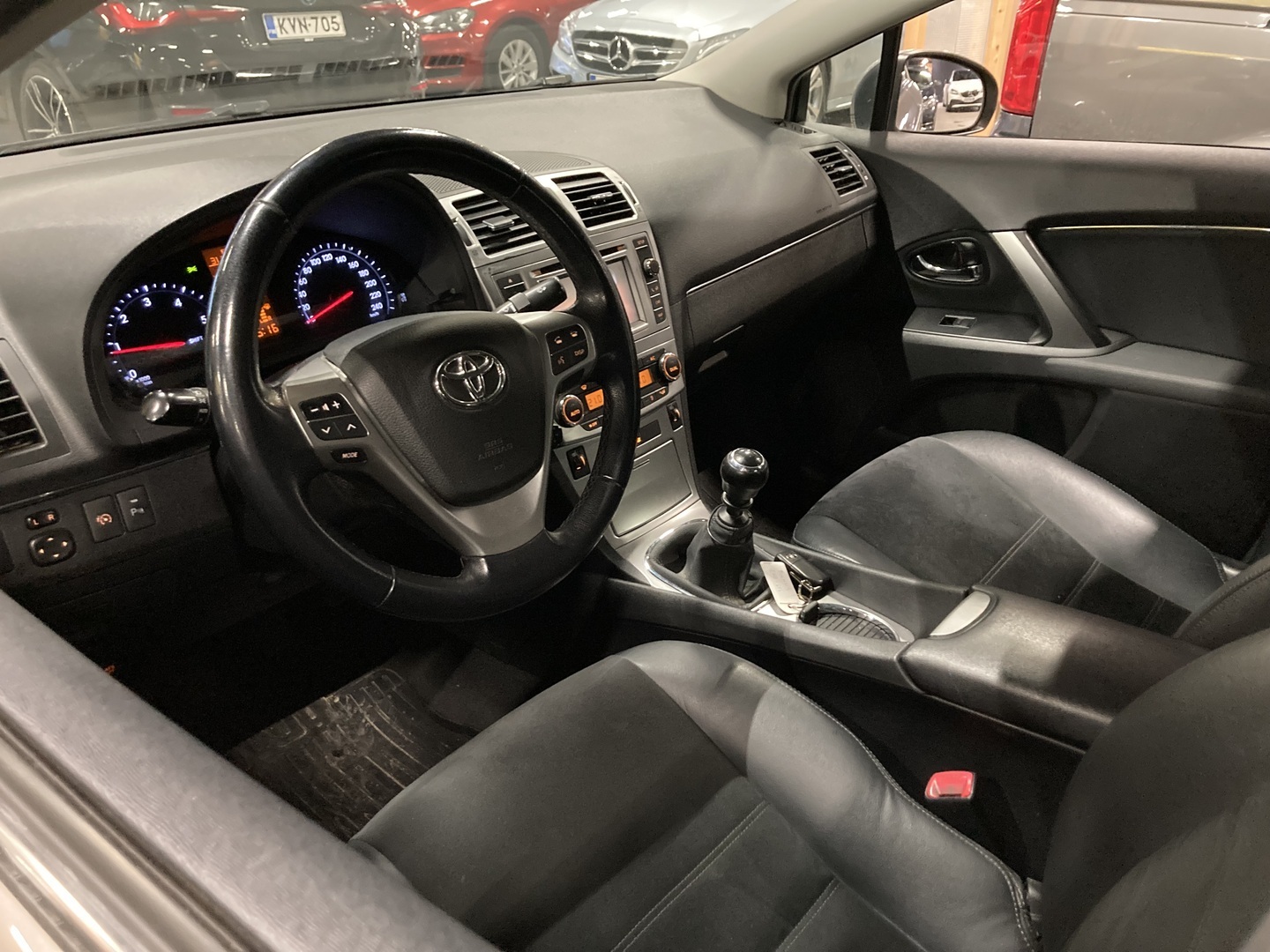 TOYOTA Avensis 2015
