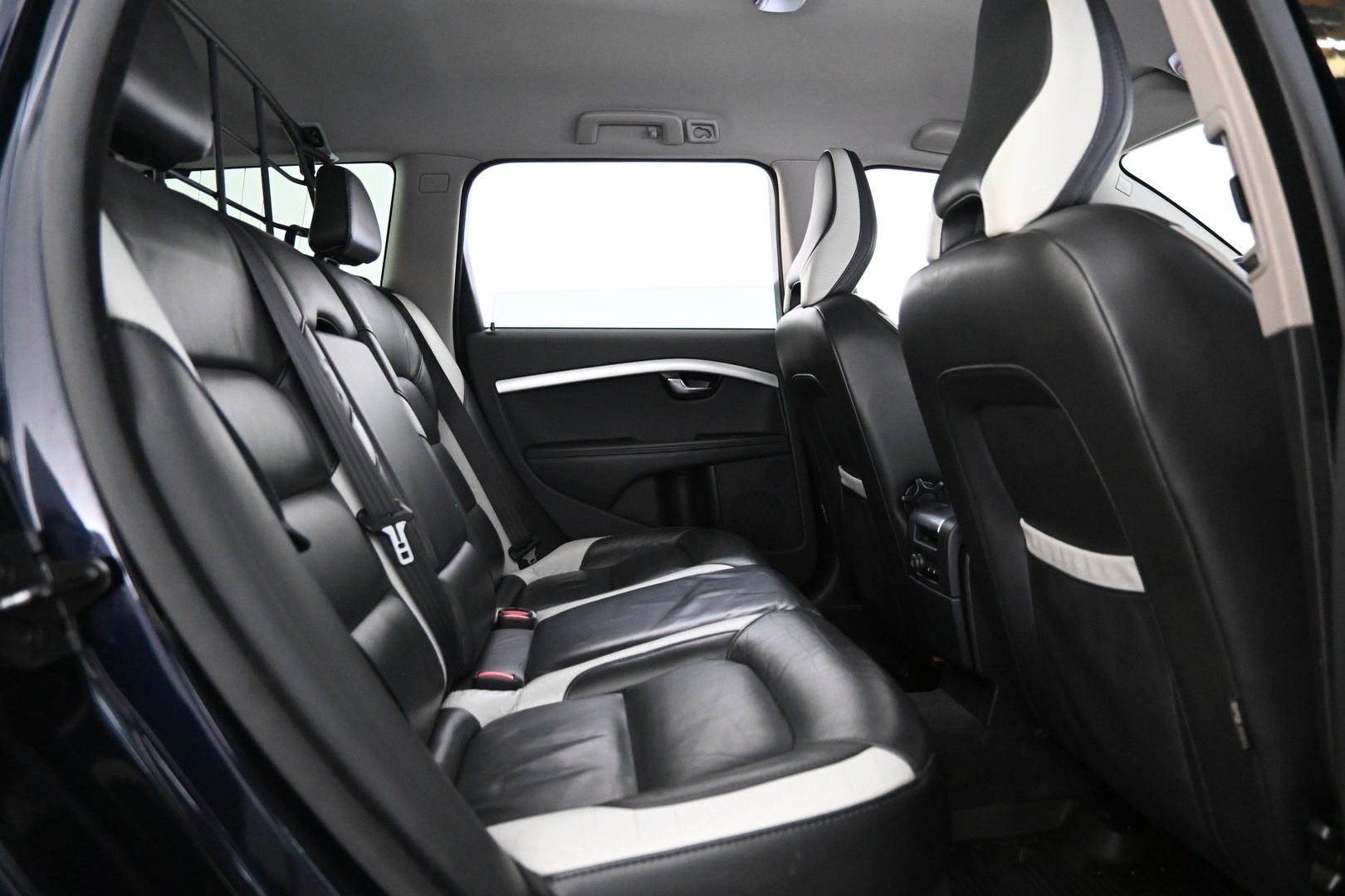VOLVO V70 2011