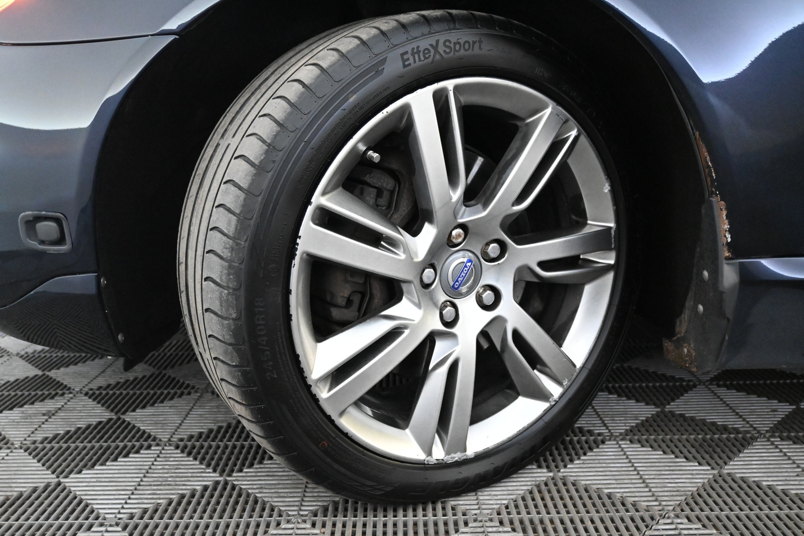 VOLVO V70 2011