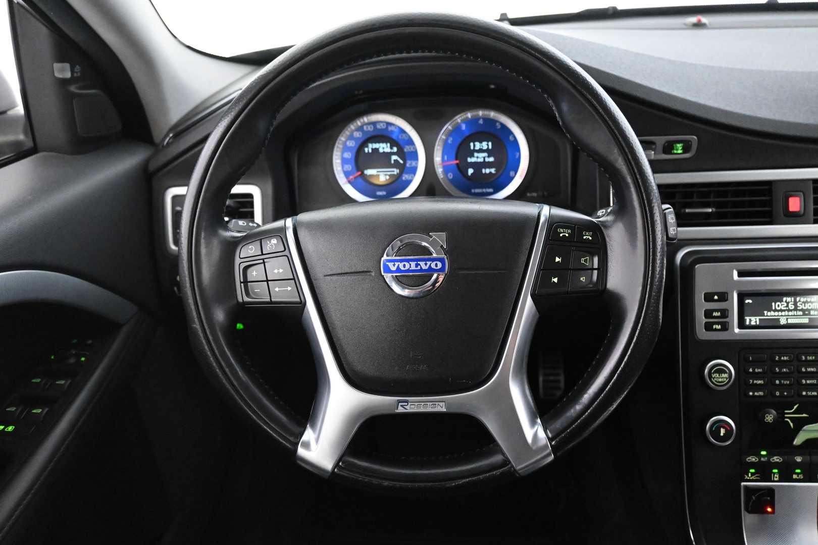VOLVO V70 2011