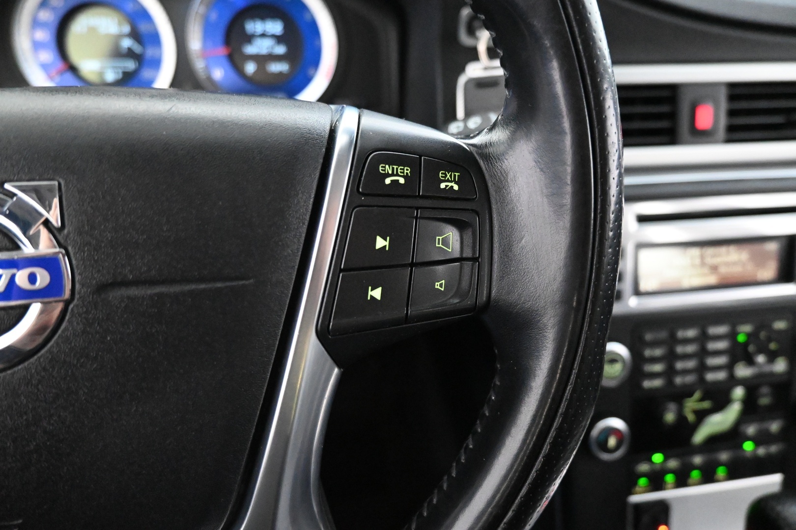 VOLVO V70 2011