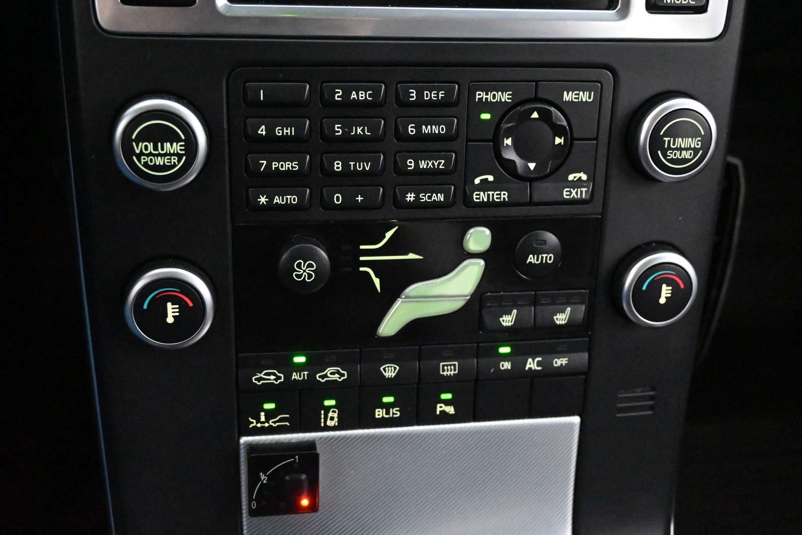 VOLVO V70 2011