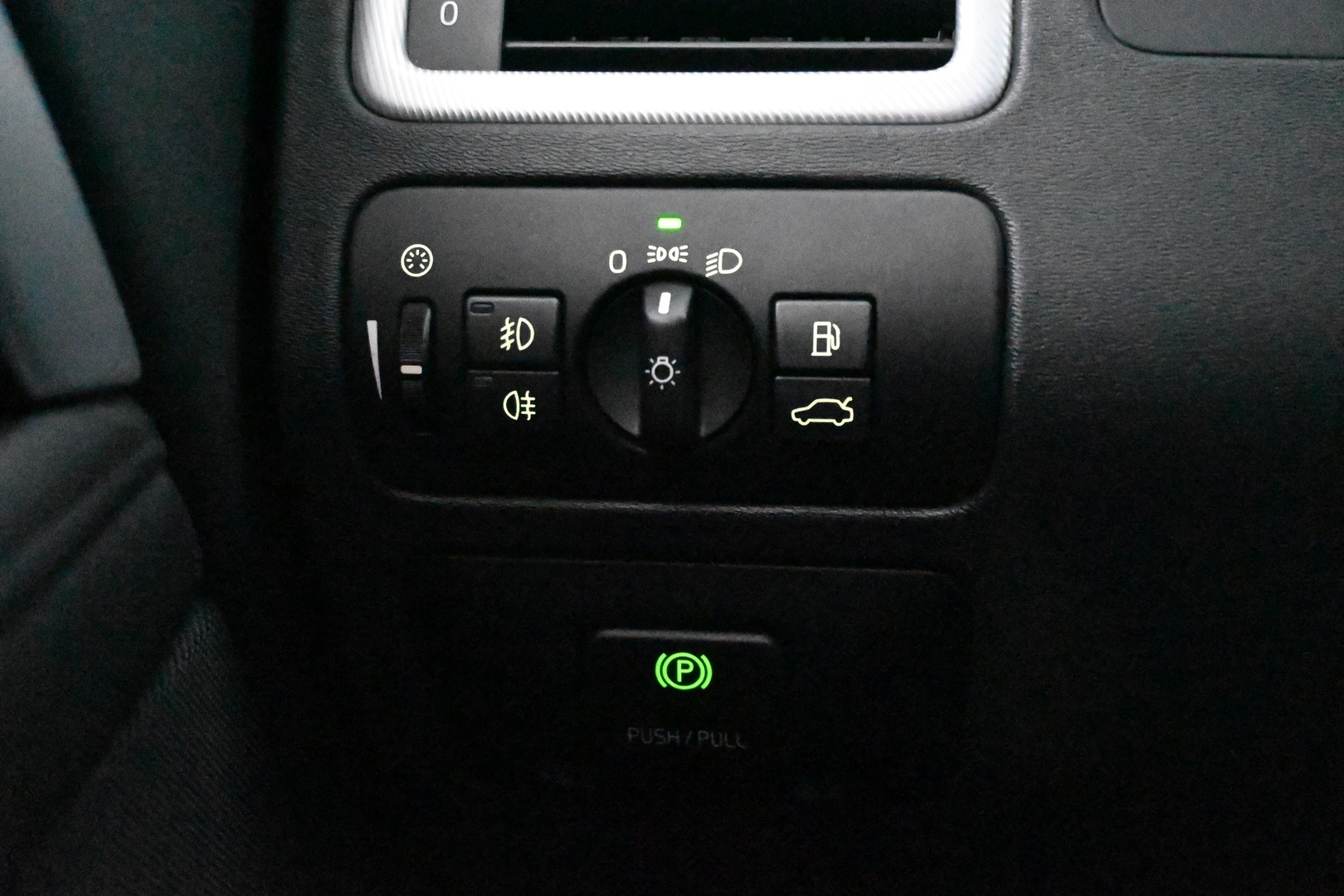VOLVO V70 2011