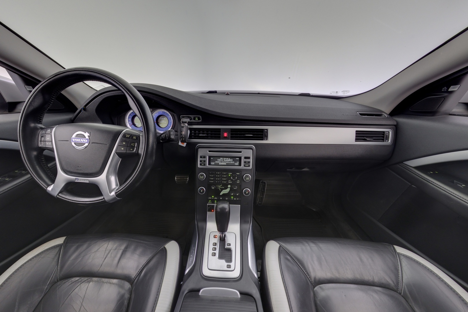VOLVO V70 2011