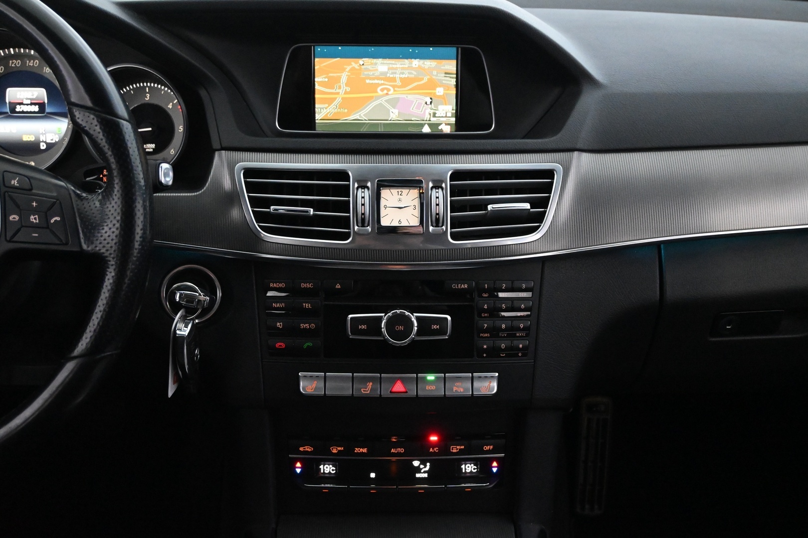 MERCEDES-BENZ E 2013