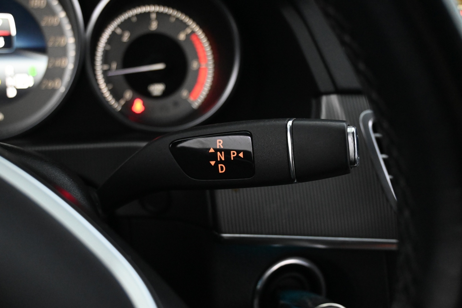 MERCEDES-BENZ E 2013