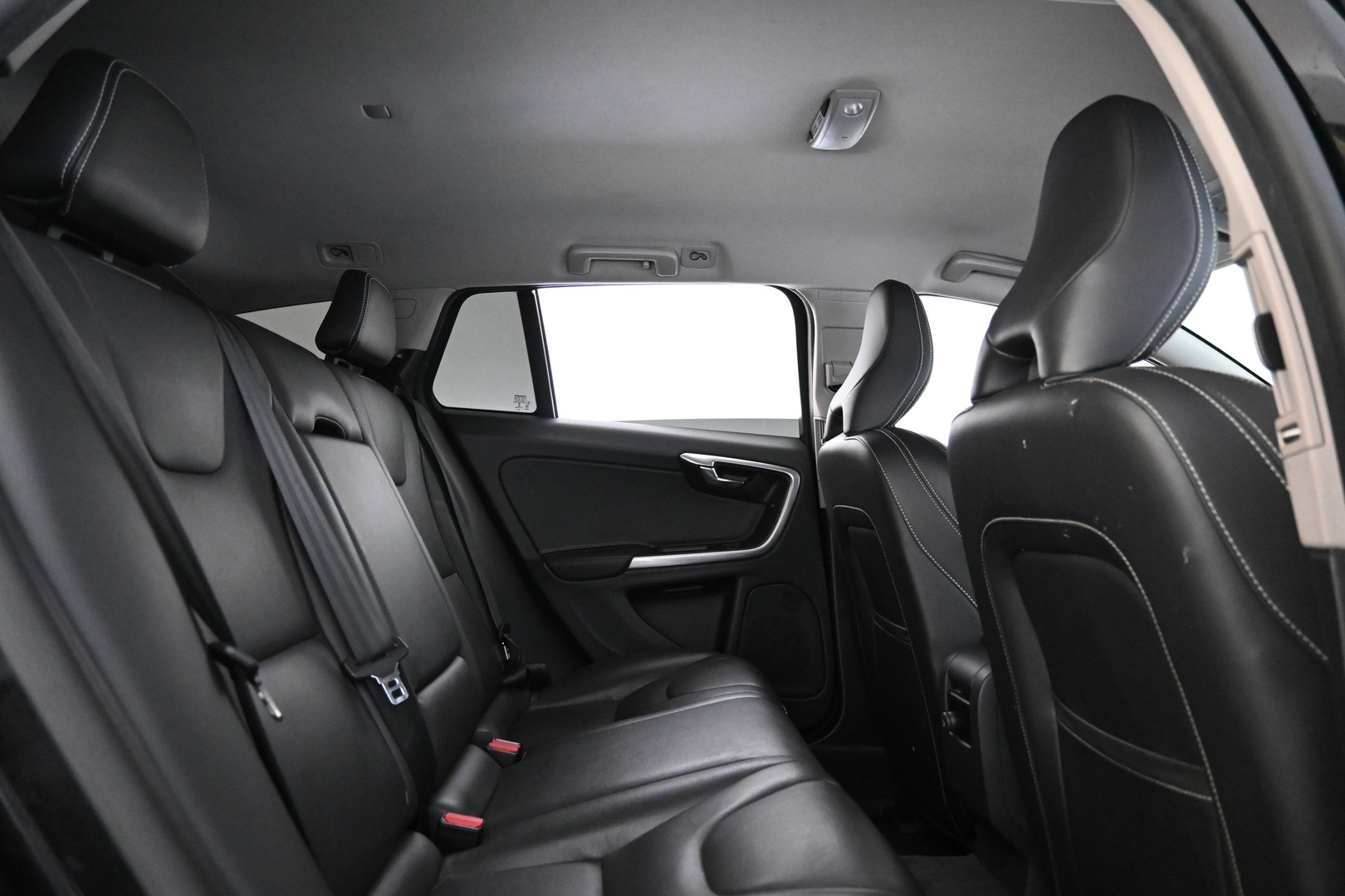 VOLVO V60 2015
