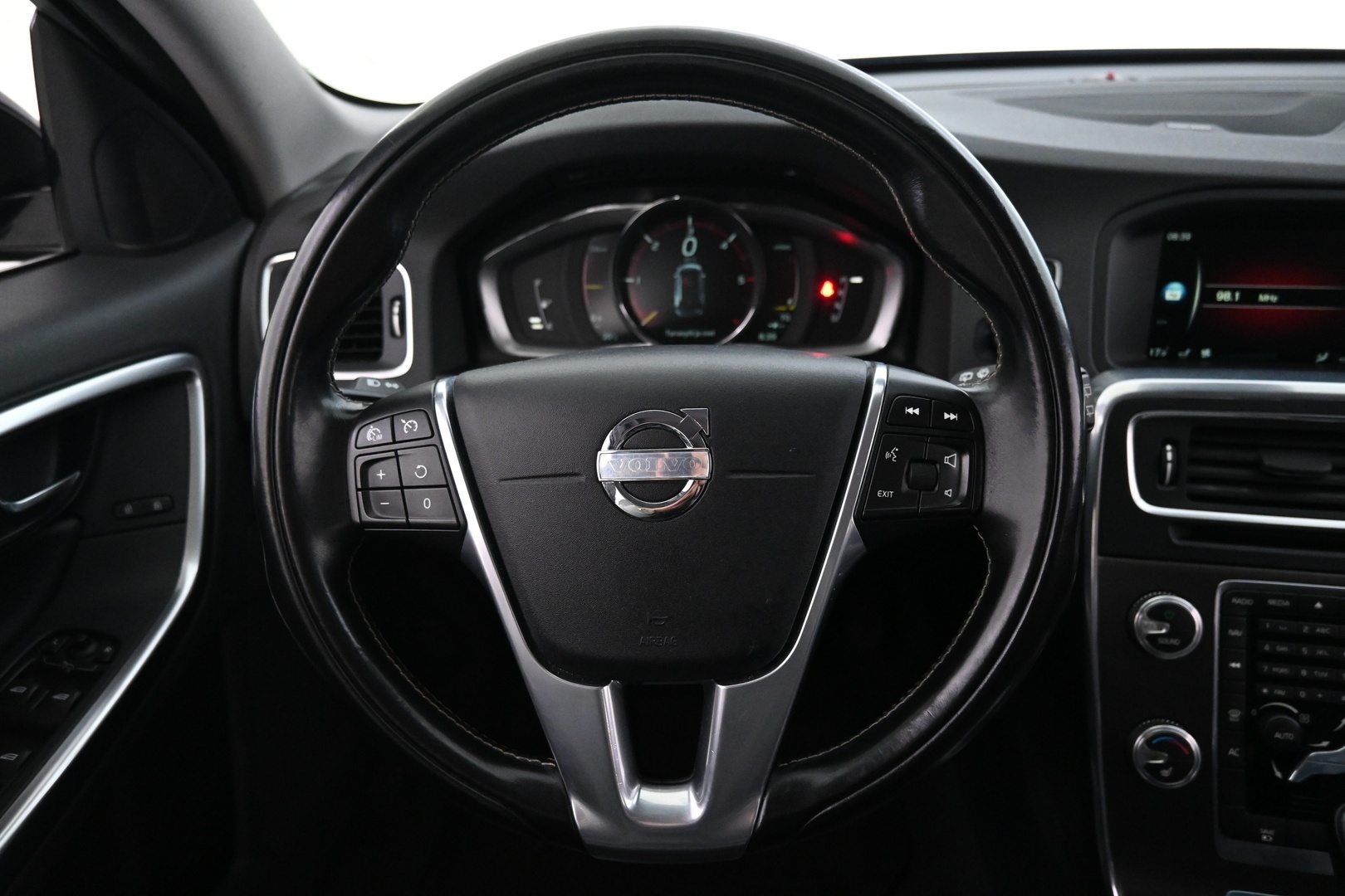VOLVO V60 2015
