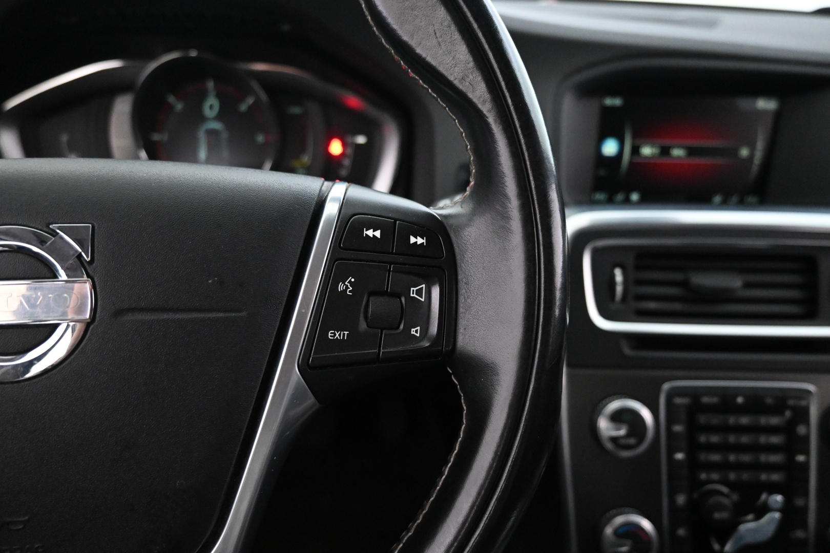 VOLVO V60 2015