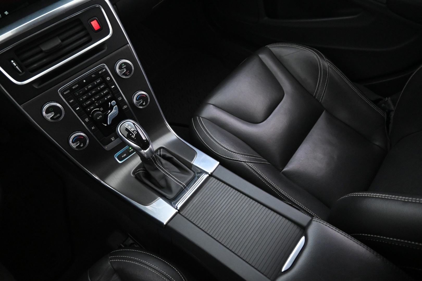 VOLVO V60 2015