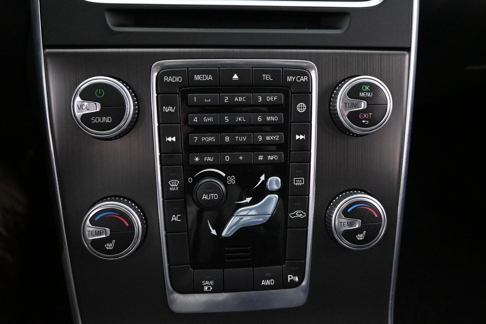 VOLVO V60 2015