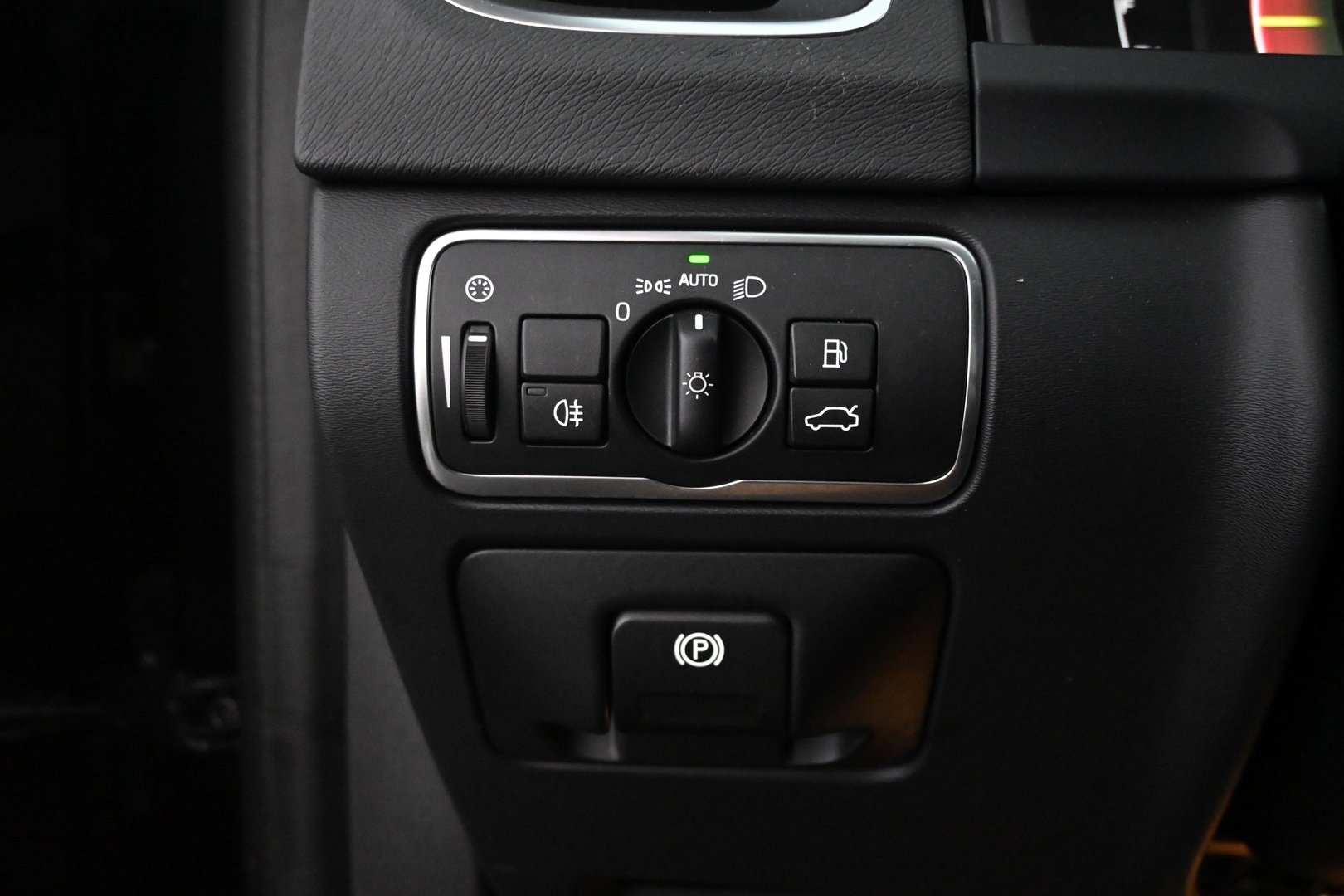 VOLVO V60 2015