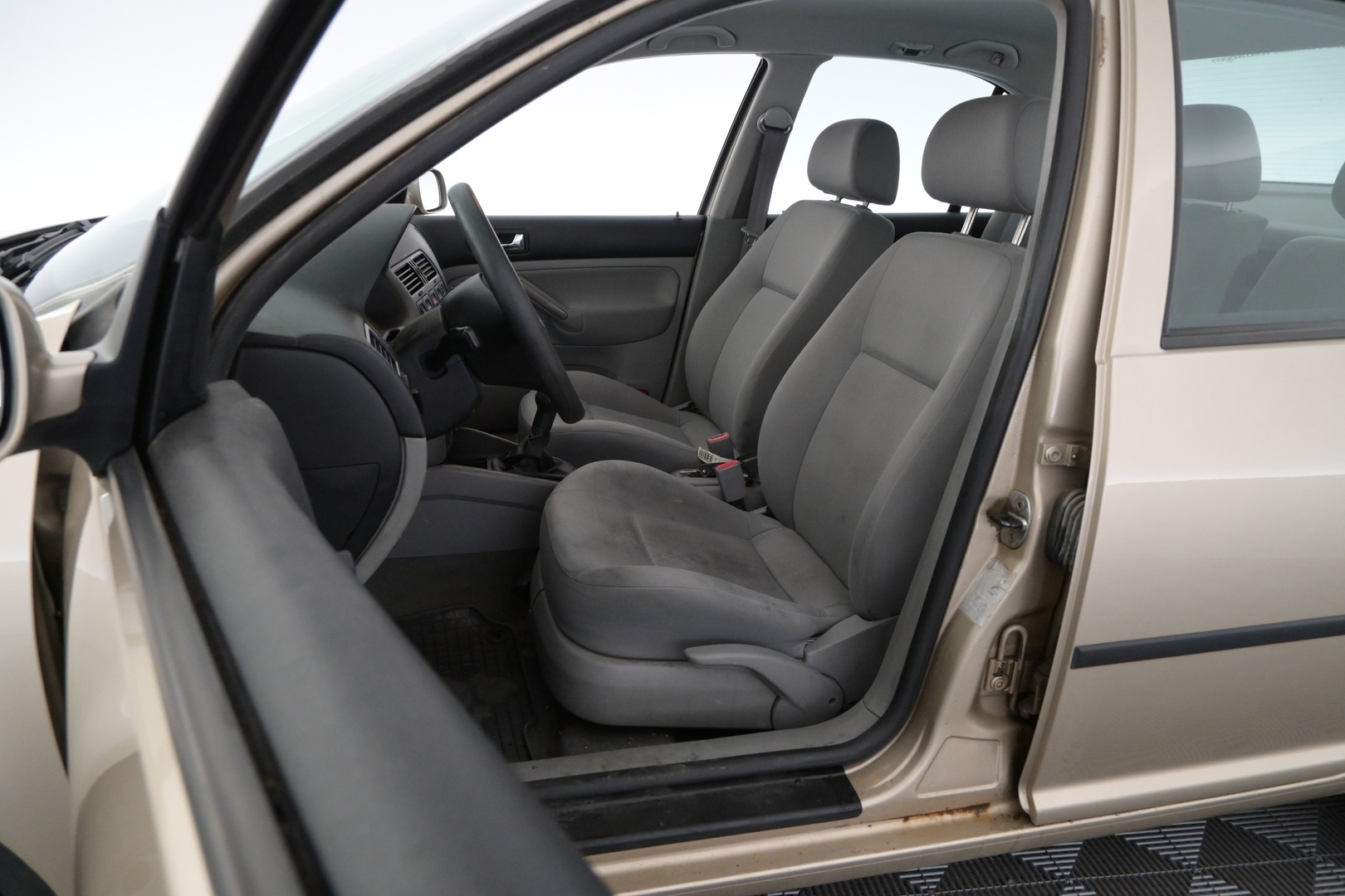 VOLKSWAGEN Bora 2004