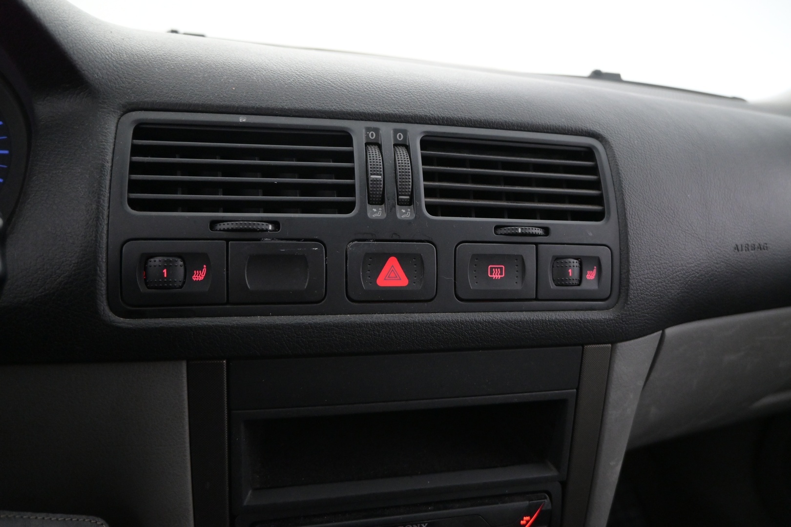 VOLKSWAGEN Bora 2004