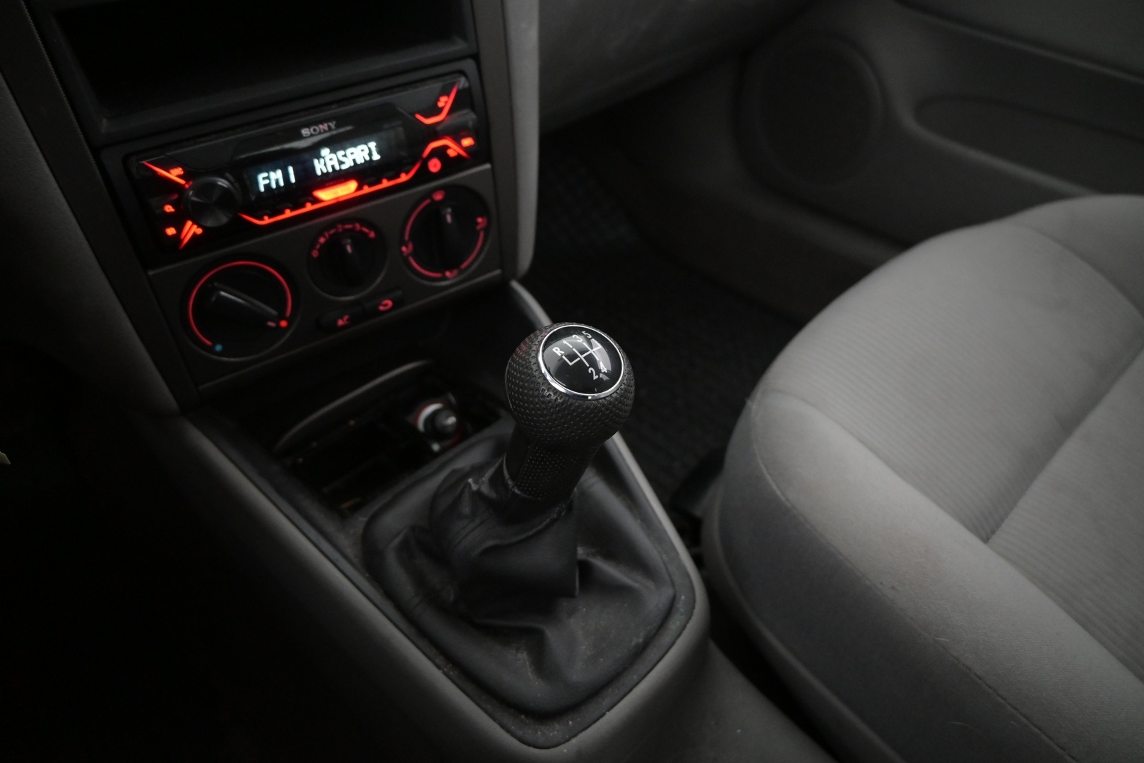 VOLKSWAGEN Bora 2004