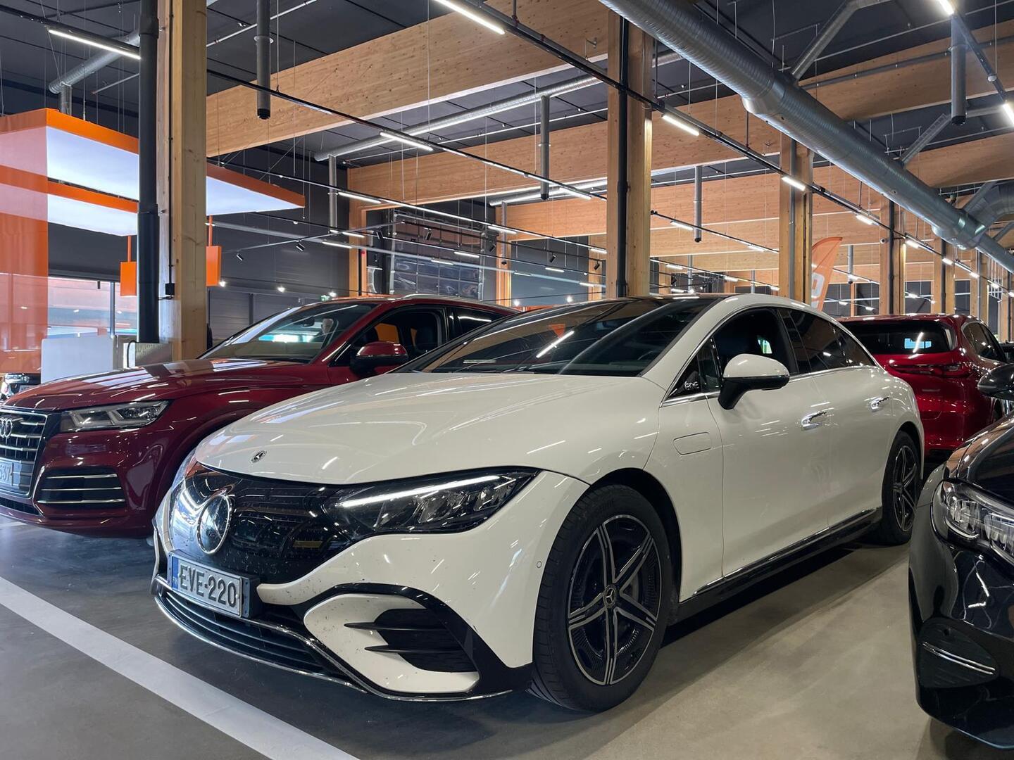MERCEDES-BENZ EQE 2024