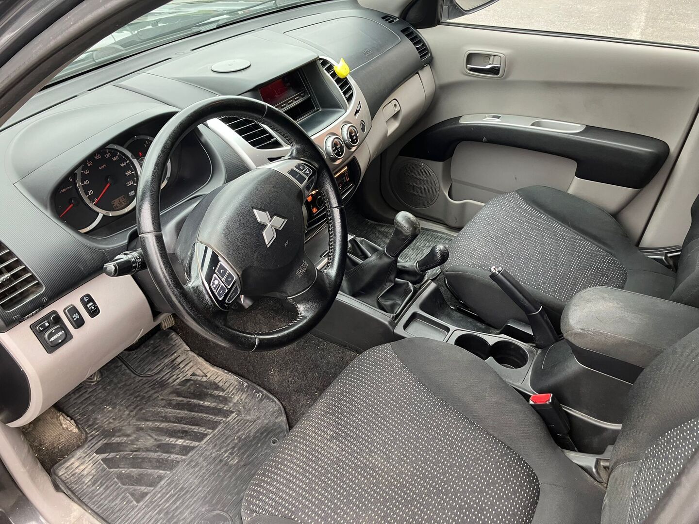 MITSUBISHI L200 2013
