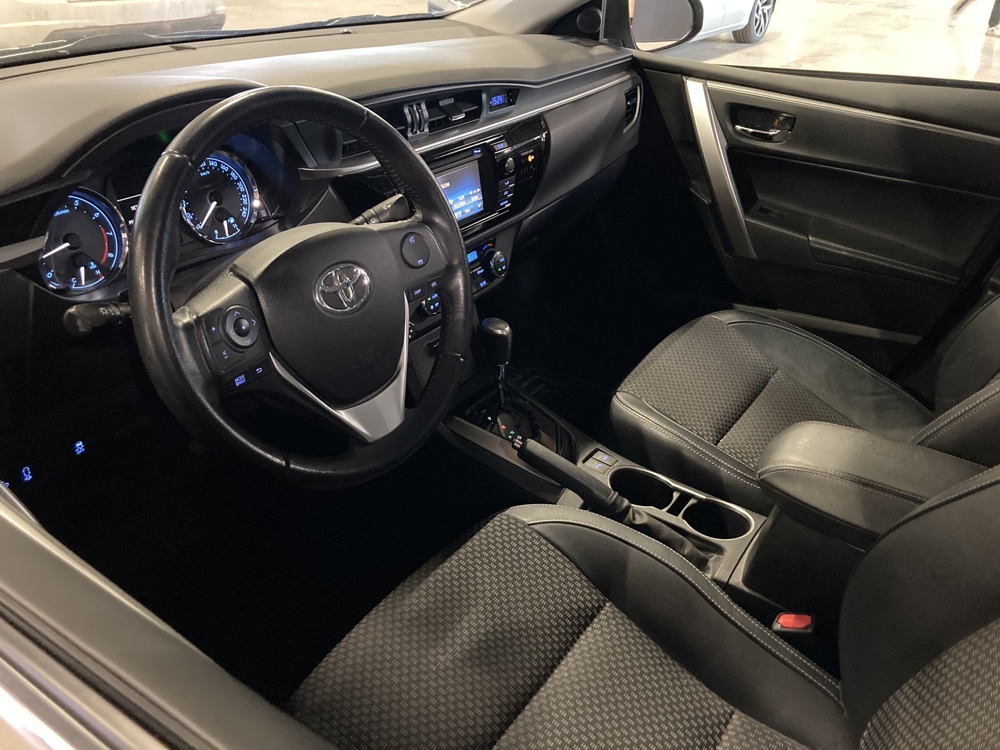 TOYOTA Corolla 2014