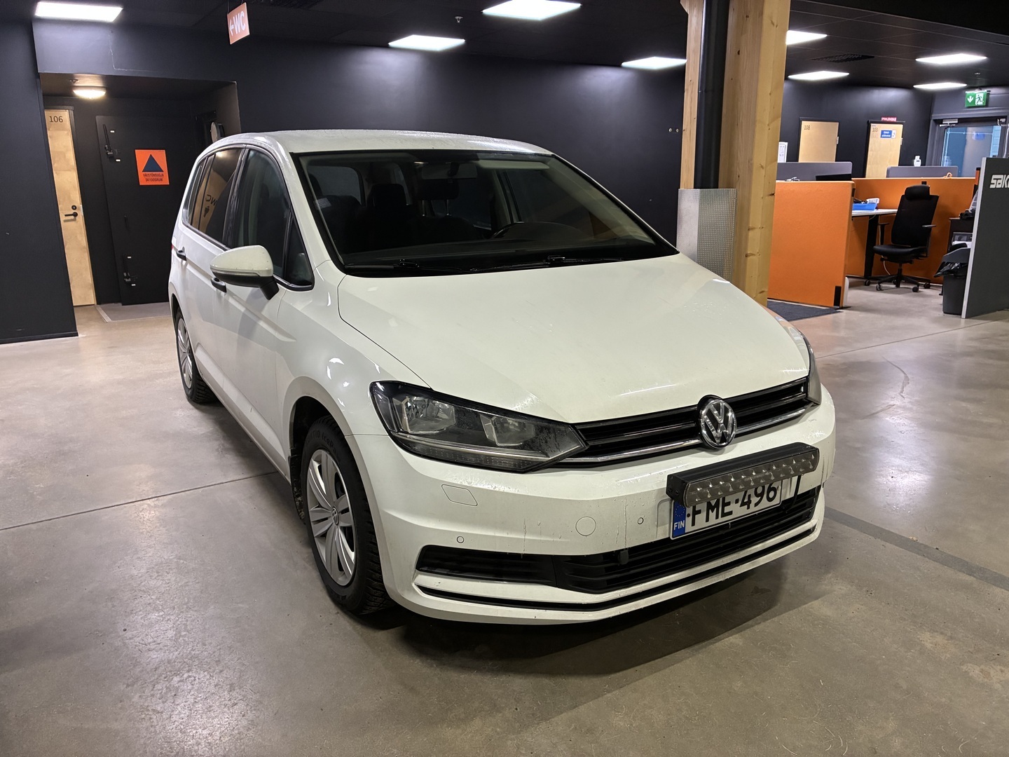 VOLKSWAGEN Touran 2016
