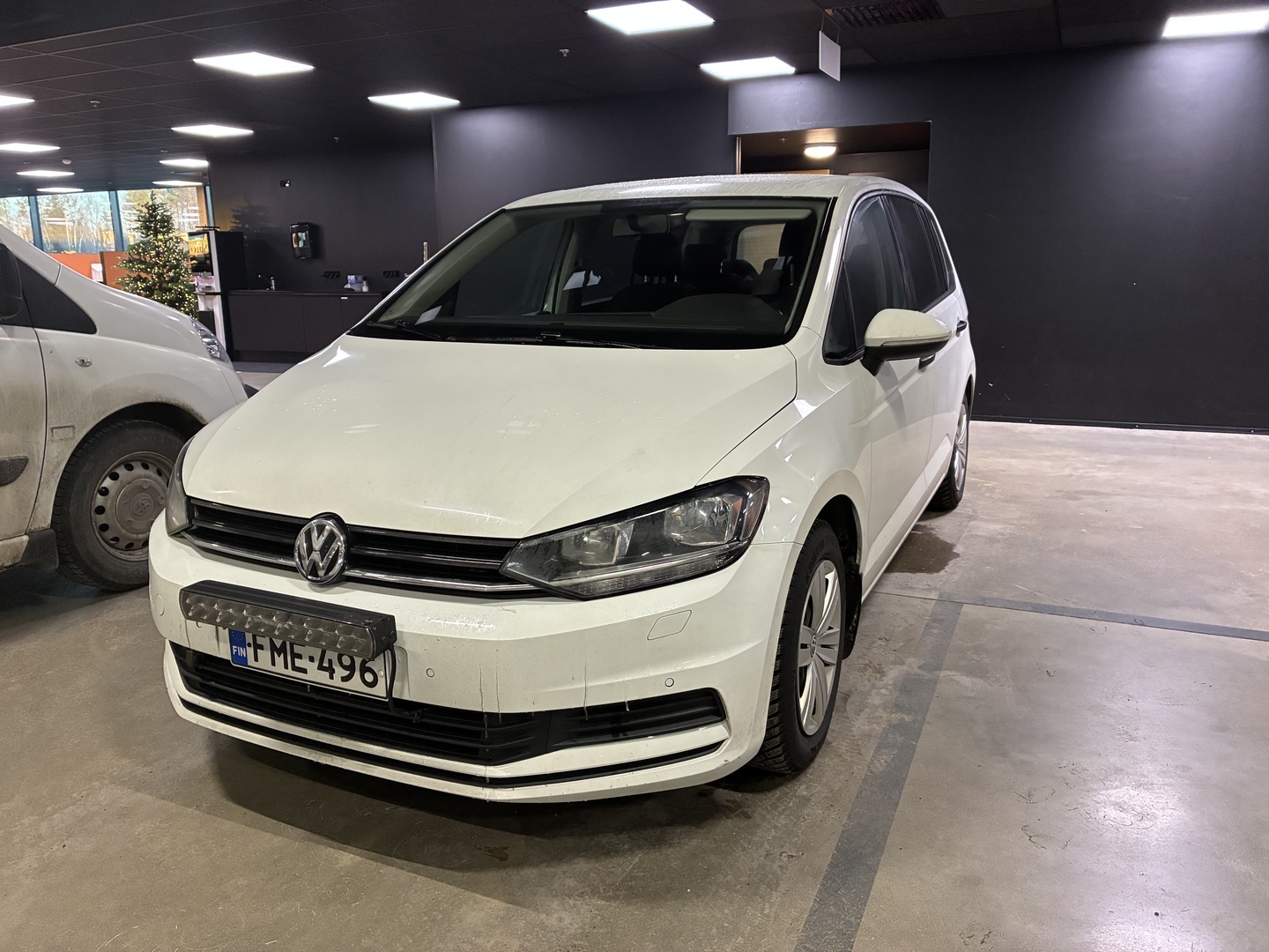 VOLKSWAGEN Touran 2016
