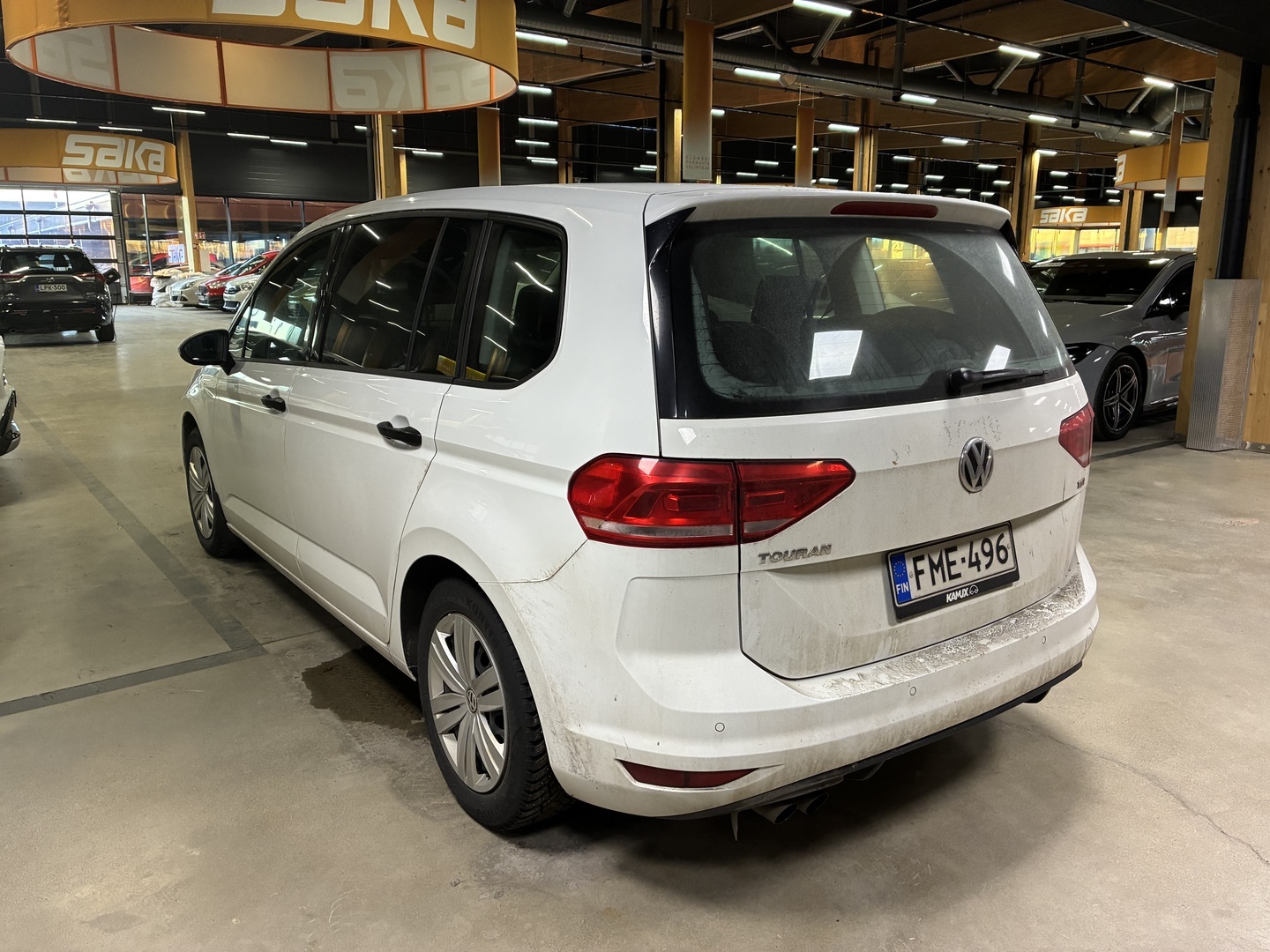 VOLKSWAGEN Touran 2016