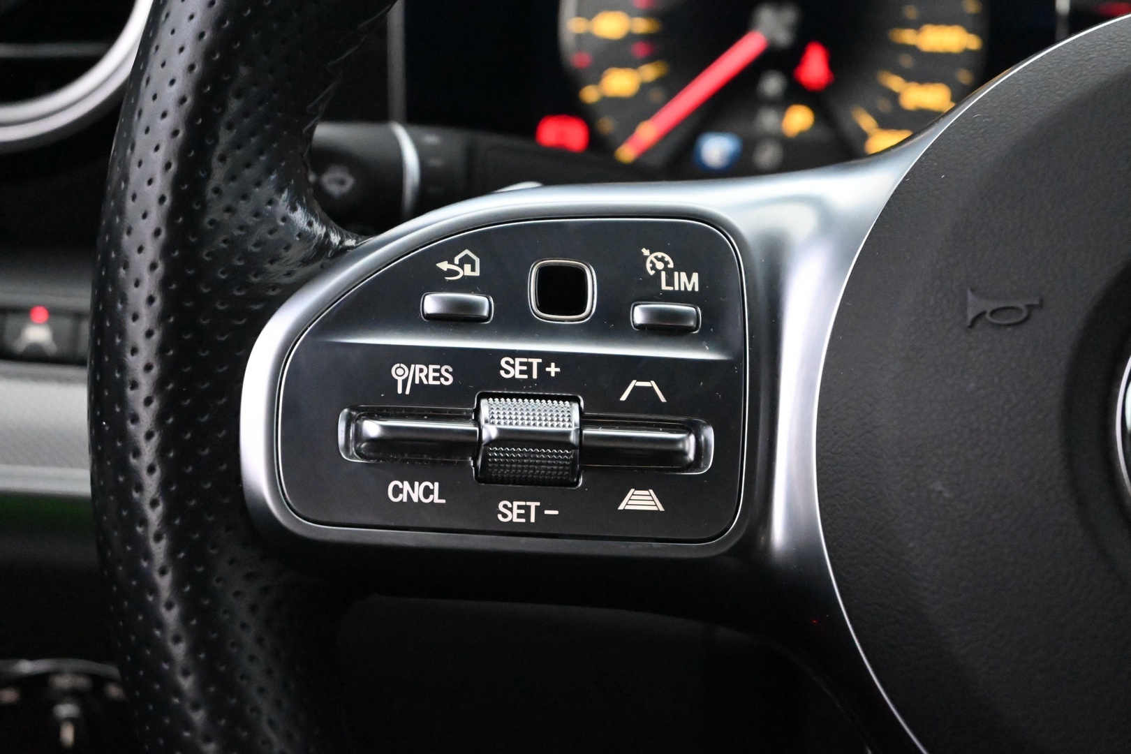 MERCEDES-BENZ E 2019