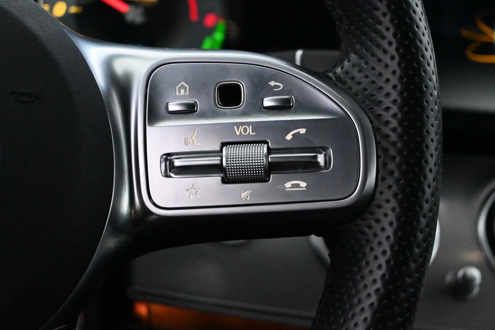 MERCEDES-BENZ E 2019