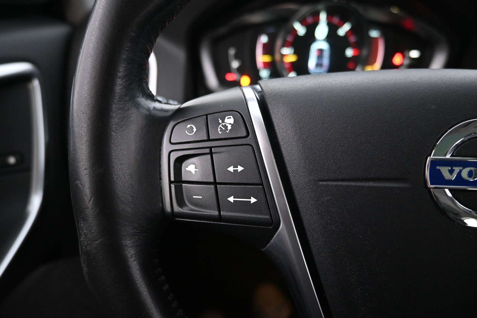VOLVO XC60 2016