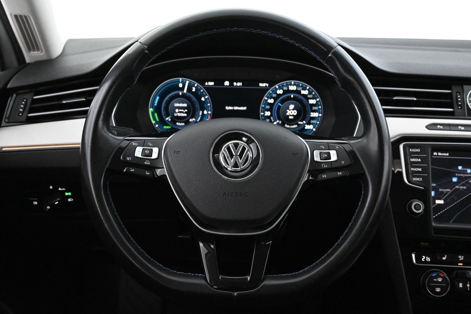 VOLKSWAGEN Passat 2017