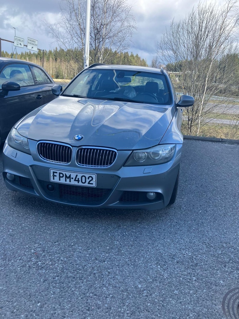 BMW 330 2011