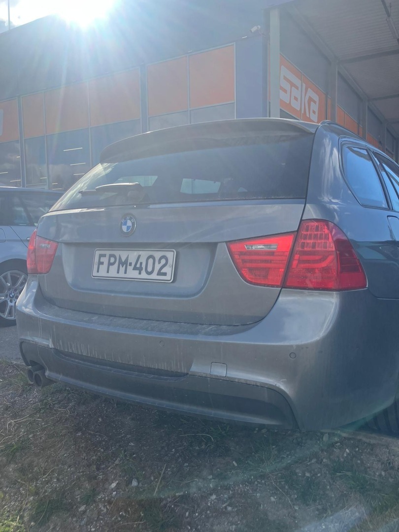 BMW 330 2011
