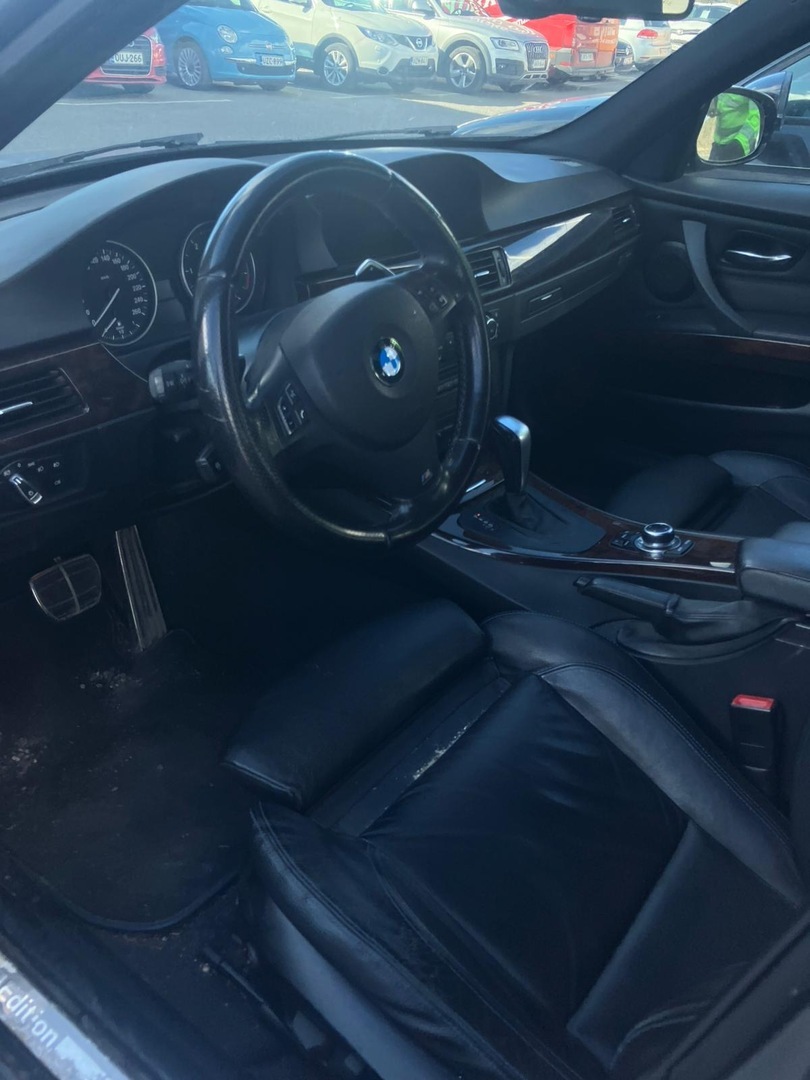BMW 330 2011