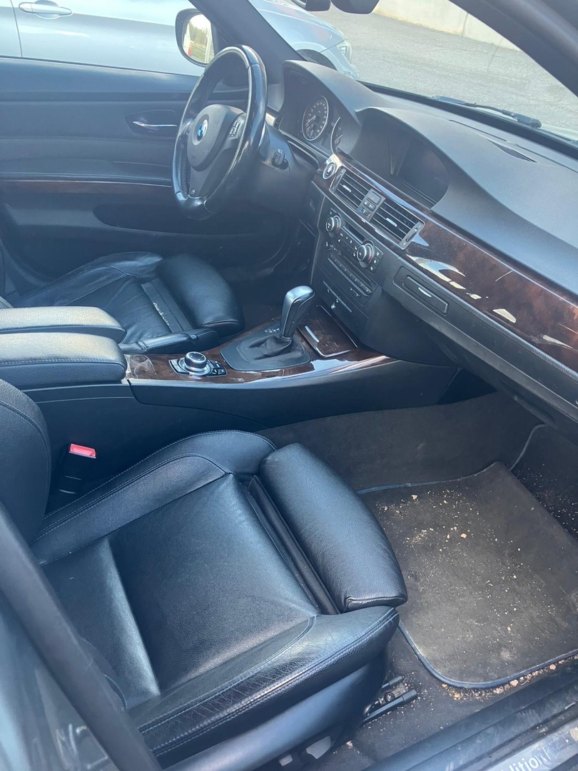 BMW 330 2011