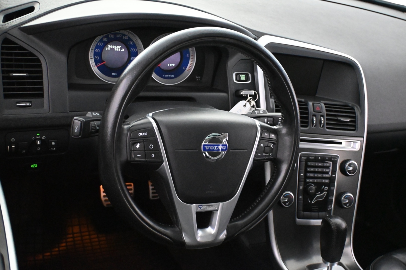 VOLVO XC60 2011