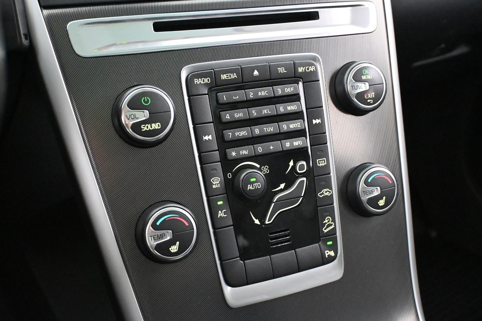 VOLVO XC60 2011