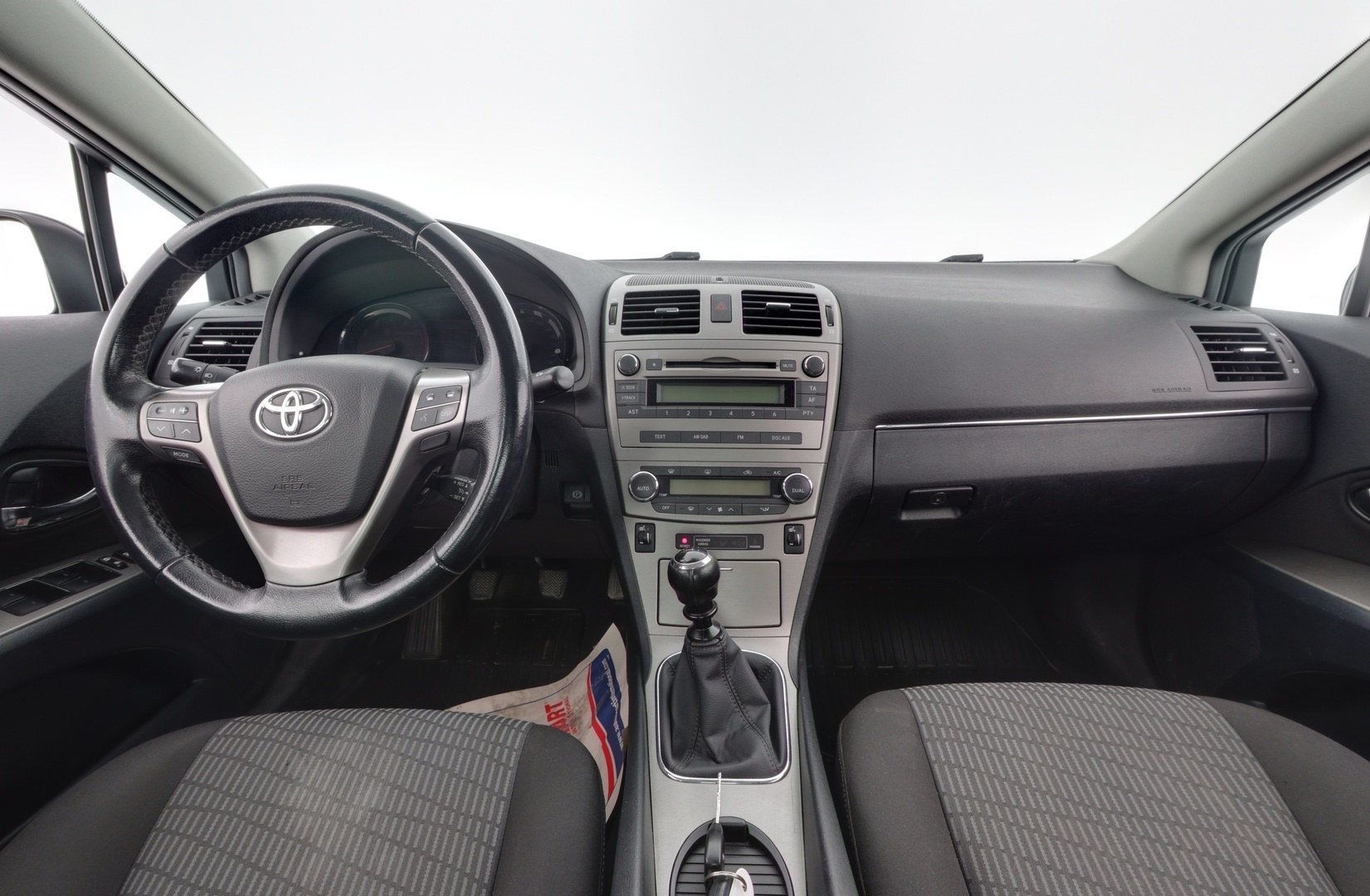 TOYOTA Avensis 2011