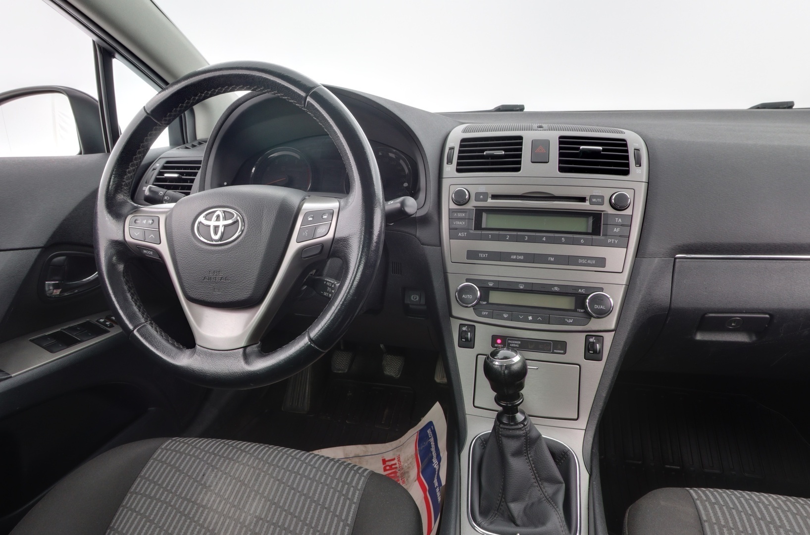 TOYOTA Avensis 2011