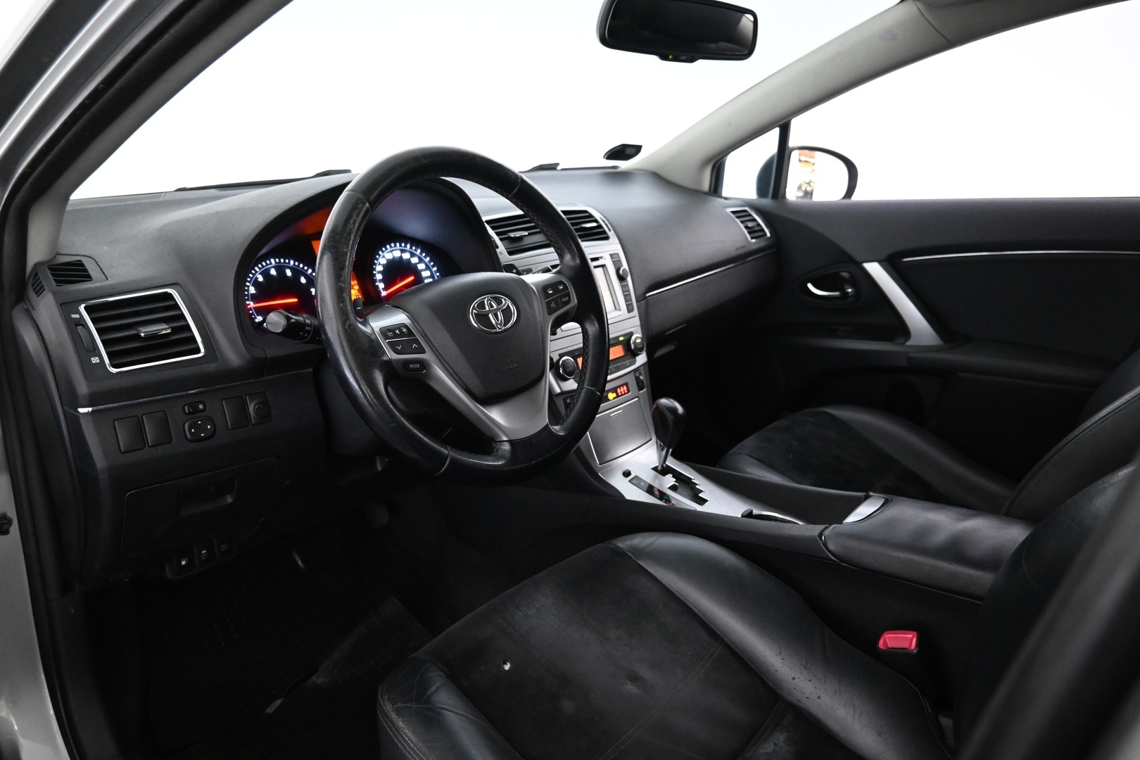 TOYOTA Avensis 2014