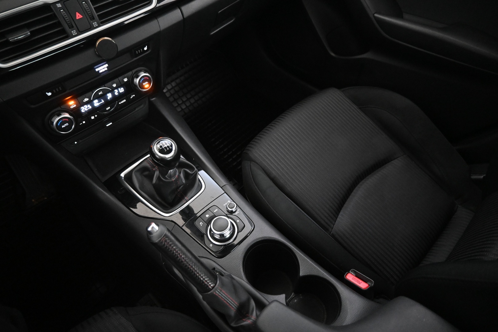 MAZDA 3 2014