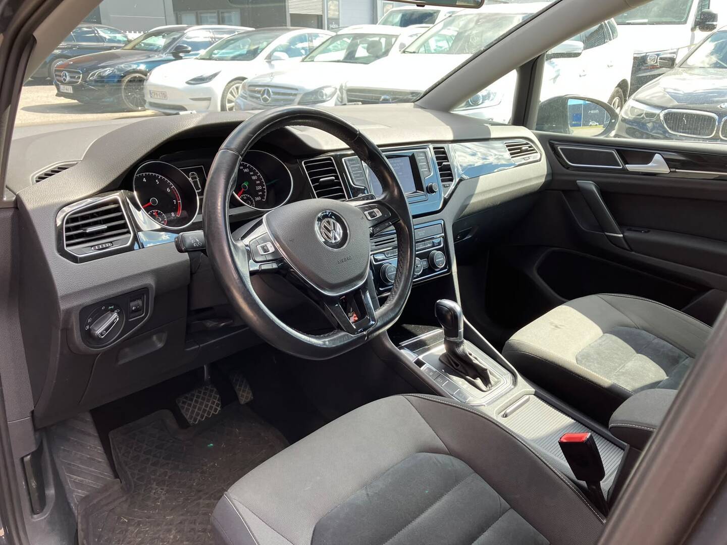 VOLKSWAGEN Golf Sportsvan 2015