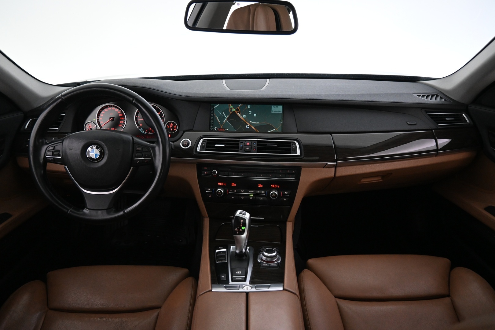 BMW 740 2011