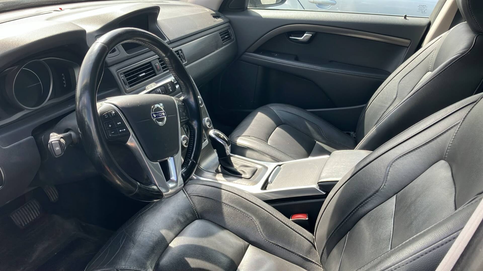 VOLVO V70 2016
