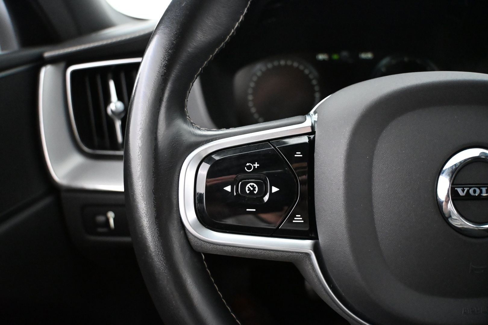 VOLVO XC60 2020