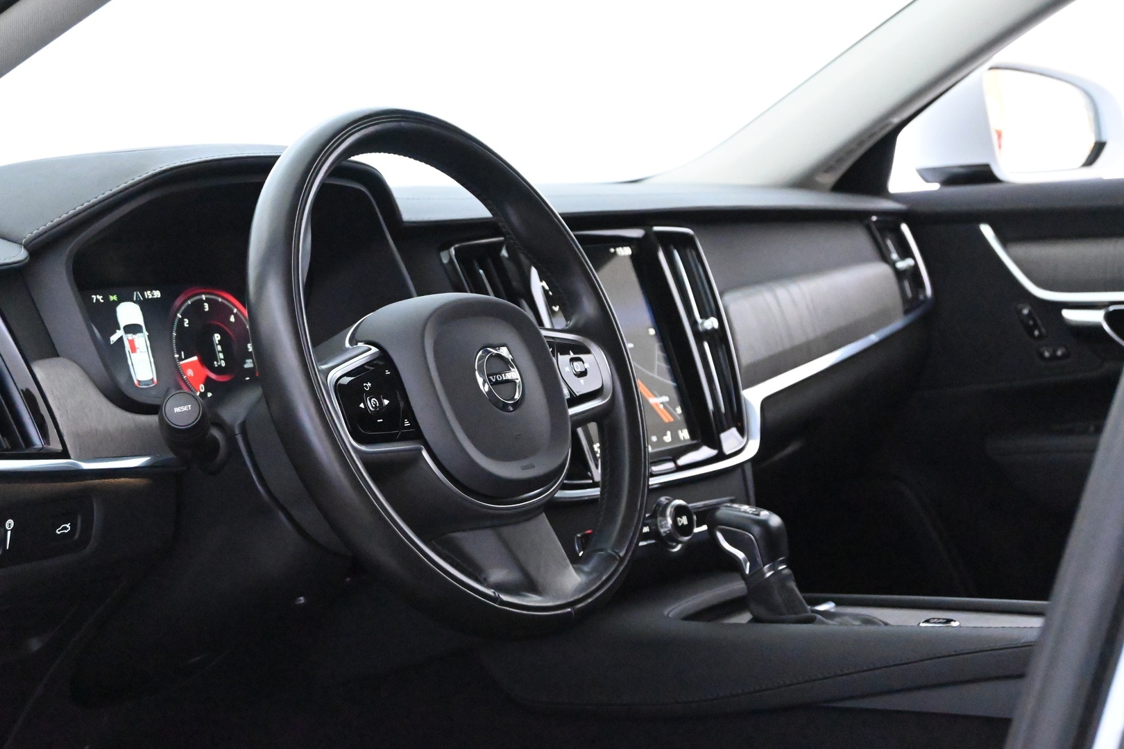 VOLVO V90 2021