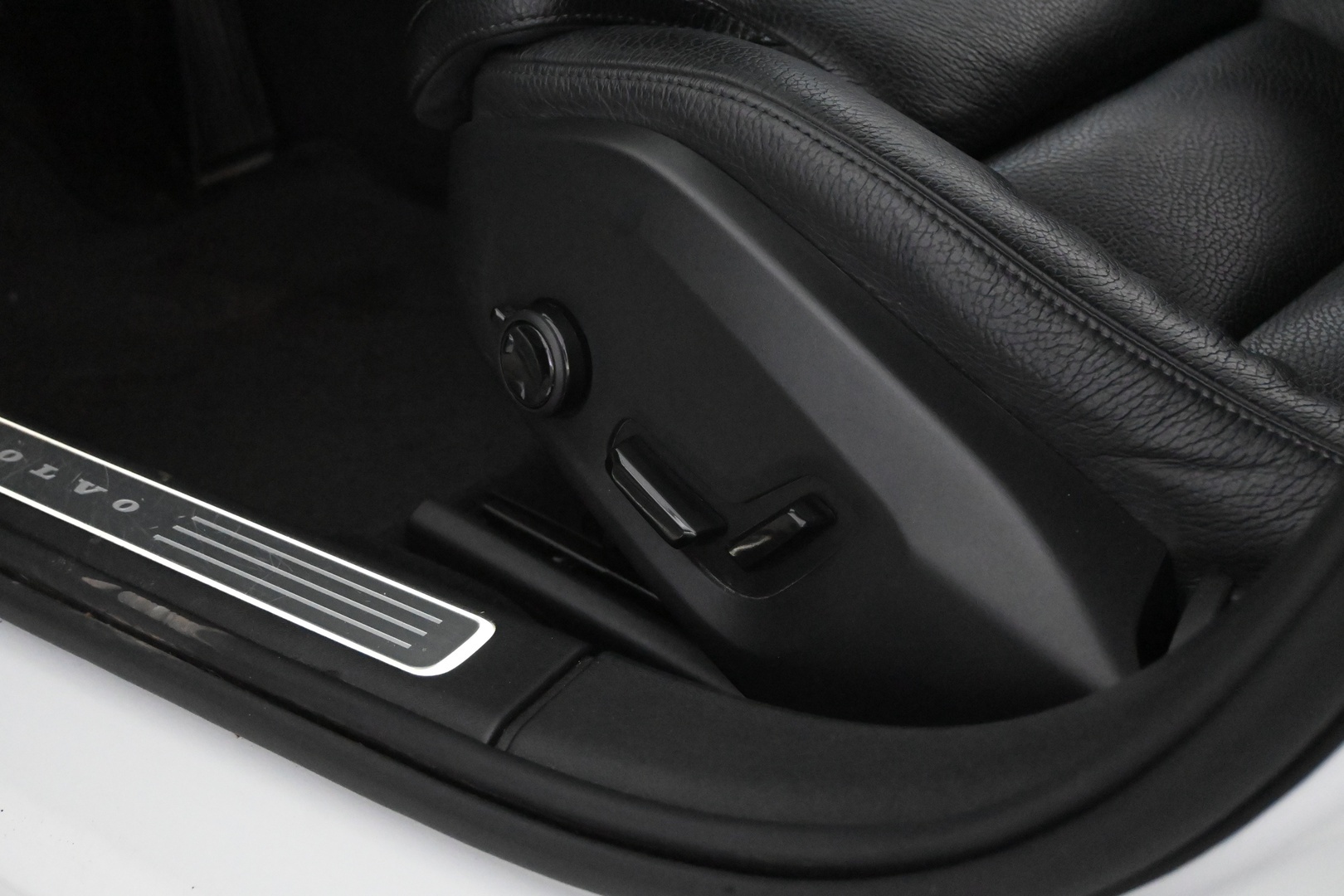 VOLVO V90 2021