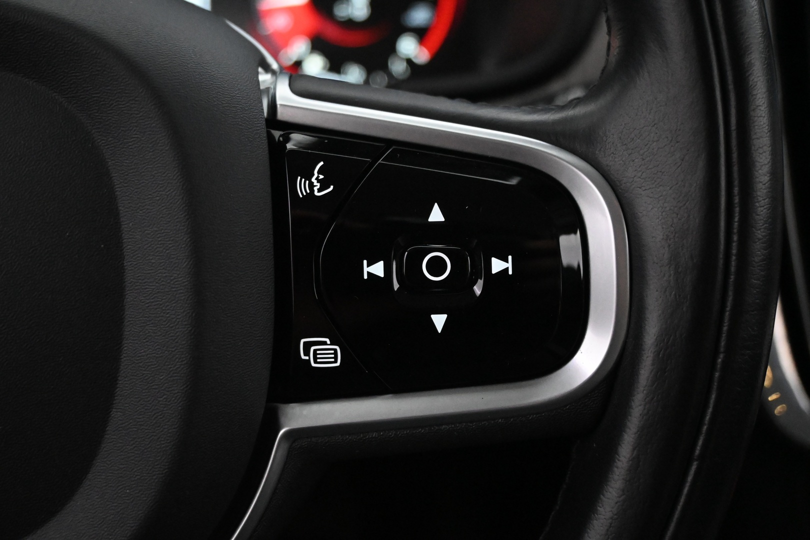 VOLVO V90 2021