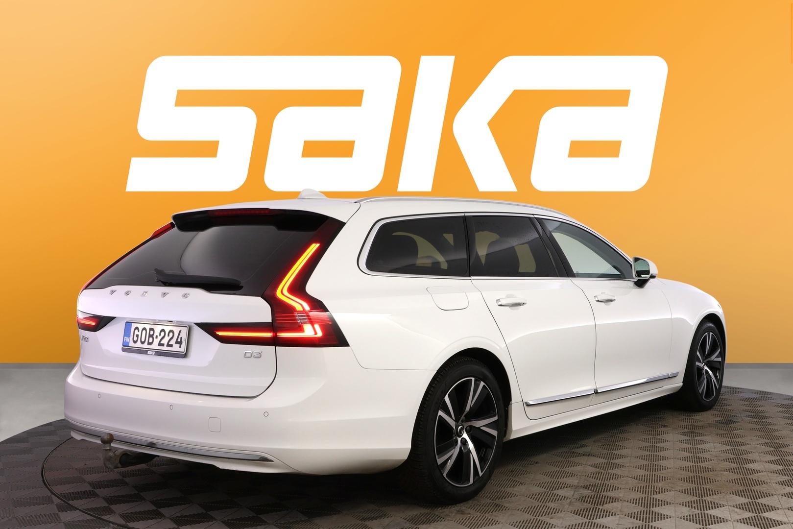 VOLVO V90 2021